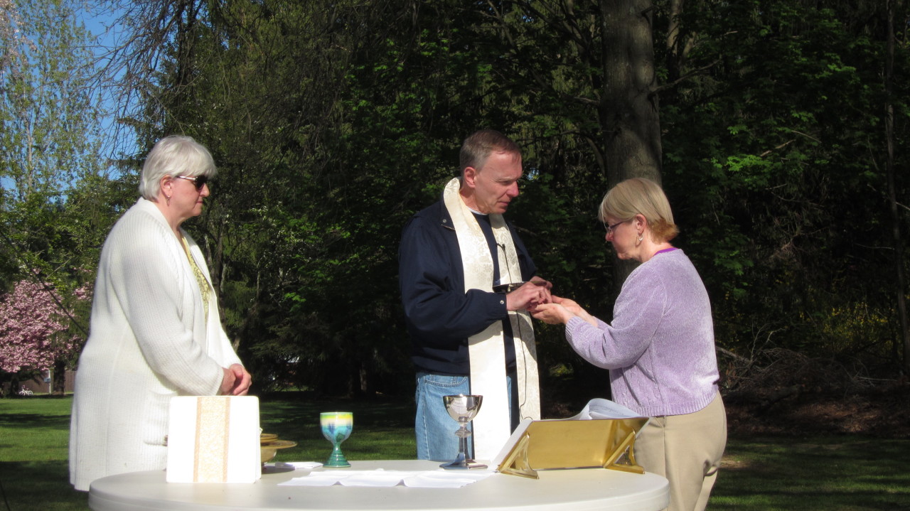 The Body of Christ, the bread of heaven – Open air Eucharist celebrated after the last Bike Tour